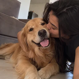 Foto de Mariana com seu cachorro